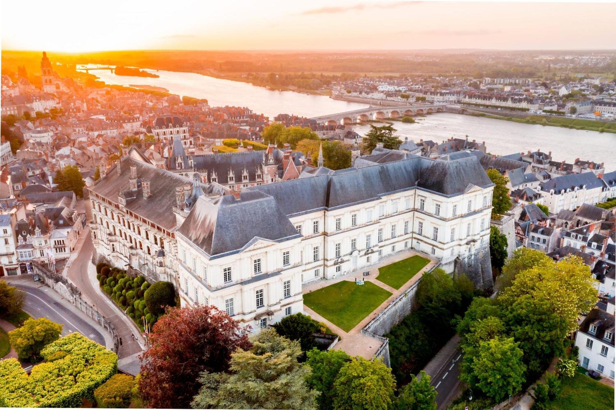 Studio Lumineux Et Plein De Charme Blois Exterior photo
